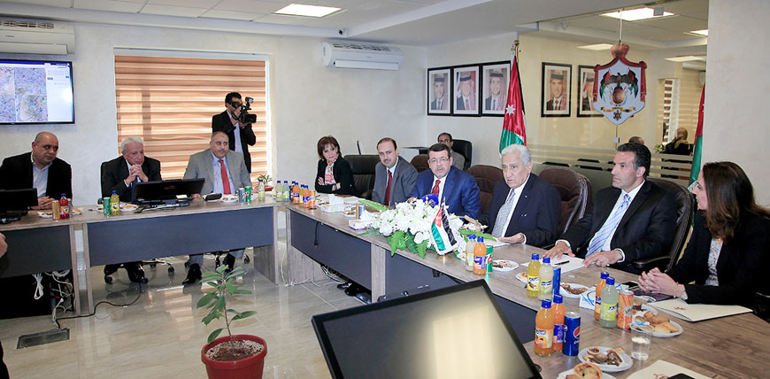 Prime Minister Abdullah Ensour and a ministerial team visit the Transport Ministry in Amman on Thursday (Petra photo)