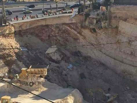 A street near a construction site off the airport road collapsed, causing no injuries but threatening the water supply of two of Amman’s major carriers, a Jordan Water Company official said, on Thursday (Photo courtesy of Khaberni news website)