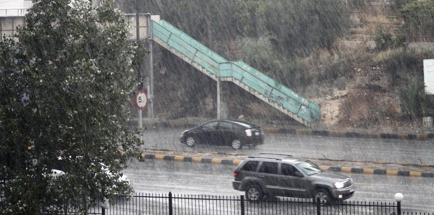 Rain falls on Queen Rania Al Abdullah (University) Street in Amman. The season’s first depression is expected to bring heavy rain and a tangible drop in temperatures, on Thursday  (File photo)