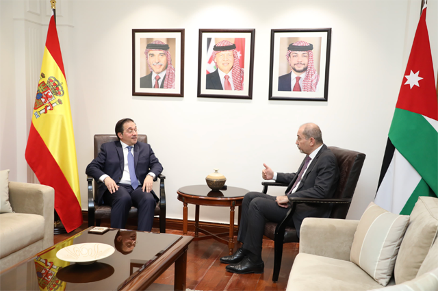 Deputy Prime Minister and Foreign Minister Ayman Safadi holds discussions on Wednesday, with his Spanish counterpart Jose Manuel Albares (Petra photo)