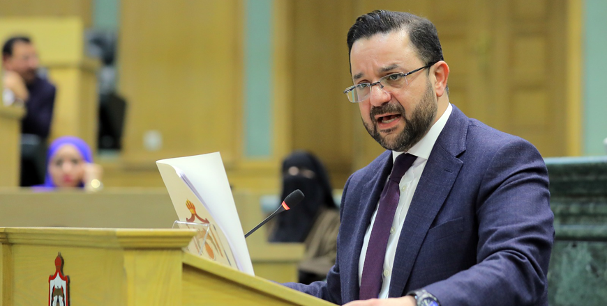 Finance Minister Mohamad Al-Ississ delivers his reply to MPs after the conclusion of deliberations over the draft state budget  law on Wednesday (Petra photo)
