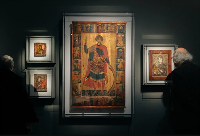 A visitor looks at ‘Vita Icon of Saint George with Scenes of His Passion and Miracles’, while touring the ‘Africa & Byzantium’ exhibit during a press preview at The Metropolitan Museum of Art in New York (AFP photo)