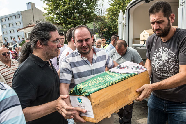Relatives of killed Tunisian police officer Sgt. Arbi Guizani mourn over his coffin in their home in capital Tunis’ northwestern suburb of Ettadhamen, on Monday (AFP photo)