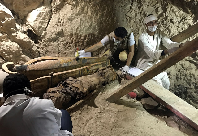 Egyptian antiquities workers are seen in a recently discovered tomb of Userhat, a judge from the New Kingdom at the Dra Abul Nagaa necropolis near the Nile city of Luxor, south of Cairo, Egypt, on Tuesday (Reuters photo)