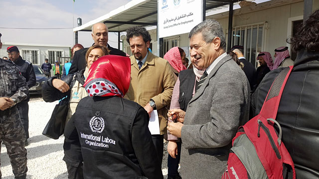 Refugees look for job opportunities at a job fair held at Azraq refugee camp on Sunday (Photo by Ana V. Ibáñez Prieto)