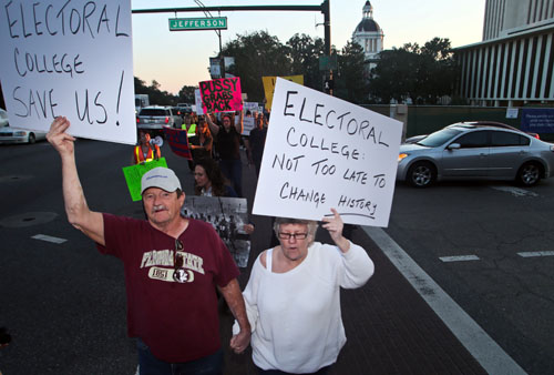 Protesters opposed to the Electoral College circle the Capitol as they demonstrate against the election of Republican Donald Trump as president of the United States in Tallahassee, Florida, US, on Wednesday (Reuters photo)