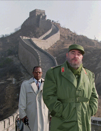 In this December 1, 1995 file photo, Cuban President Fidel Castro stands on the Great Wall of China, 70 kilometres north  of Beijing (AP photo)