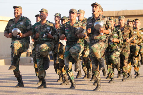 New Syrian army recruits carry their plates as they march before heading for their iftar (breaking fast) meals at a military training camp in Damascus, Syria, June 26 (Reuters photo)