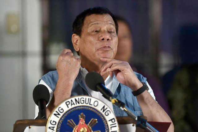 Philippines’ President Rodrigo Duterte gestures as he mimics ‘slitting of the throat’ during a speech to evacuees from Marawi at an evacuation centre in Iligan on the southern island of Mindanao on Tuesday (AFP photo)