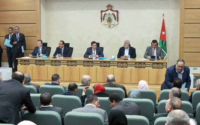 Lawmakers hold a hearing on the Dead Sea incident in Amman on Sunday  (Photo by Hassan Tamimi)