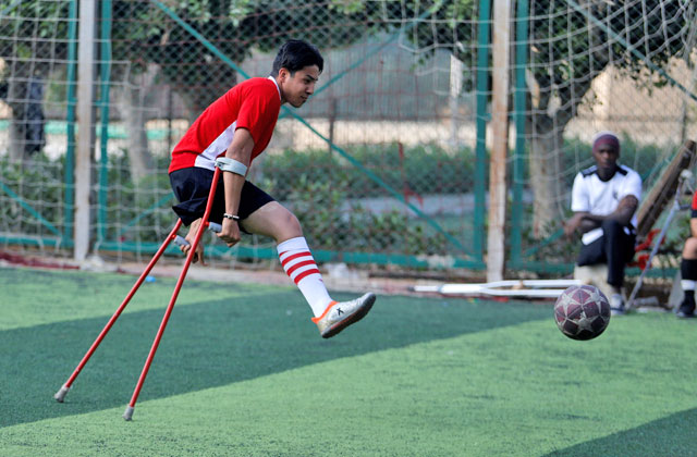Mahmoud Tawfik, 28, captain of ‘Miracle Team’, a football team made up of one-legged, crutch-bearing football players, kicks the ball during a training session at El Salam club on the outskirts of Cairo, Egypt, on December 29, 2017 (Reuters photo)