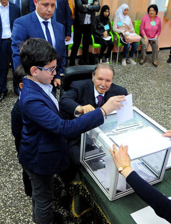 President of Algeria Abdelaziz Bouteflika casts his ballot to elect members of the country’s 462-seat parliament in Algiers, Algeria, on Thursday (Anadolu Agency photo)
