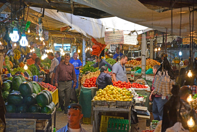 Jordanian exporters and producers of fruits and vegetables will hold exhibits and enrol in training programmes and study tours to high-end foreign markets, under a plan to uplift the agricultural sector, according to sector insiders (Photo by Amjad Ghsoun)