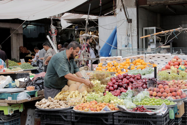 Amman’s central market will not receive fresh fruits and vegetables in protest of the new draft of the Income Tax Law  (Photo by Osama Aqarbeh)