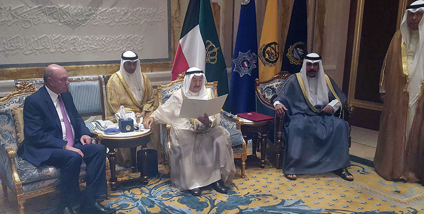 Kuwait Emir Sheikh Sabah Al Ahmad Al Sabah reads a message from His Majesty King Abdullah delivered by Senate President Faisal Fayez in Kuwait on Monday (Petra photo)