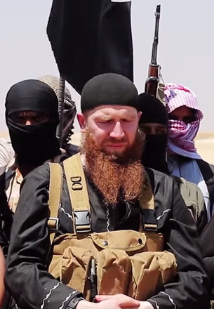 This file photo taken on July 3, 2014 shows an image made available by extremist media outlet Al Itisam Media on June 29, 2014, allegedly showing members of the Daesh terror group including military leader and Georgian native, Abu Omar Al Shishani (centre) (Tarkhan Batirashvili), speaking at an unknown location between the Iraqi Nineveh province and the Syrian town of Al Hasakah (AFP photo)