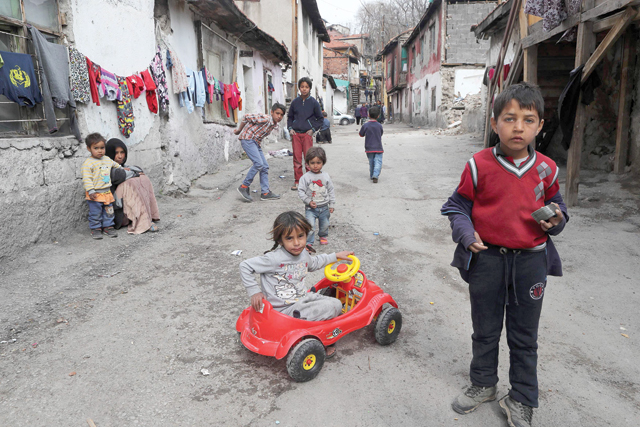 Syrian children play outside their homes in the Turkish capital Ankara on Tuesday. The G-7 and Middle Eastern allies met yesterday to unify their stands on Syria  (AFP photo by Adem Altan)