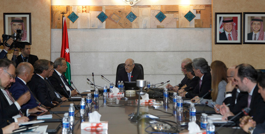 Deputy Prime Minister and Minister of State Rajai Muasher meets with a German delegation of businesspeople accompanying German Chancellor Angela Merkel on an official visit to the Kingdom in Amman on Thursday (Petra photo)