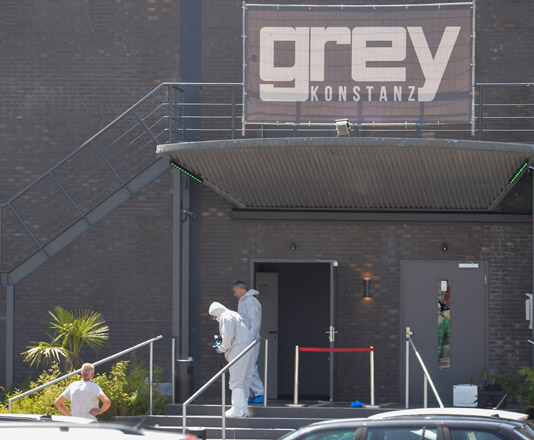 Forensics of the police secure evidences in front of the Grey nightclub in Konstanz (Constance), southern Germany, where a gunman opened fire, killing one and wounding four people before being shot by police, on Sunday (AFP photo)