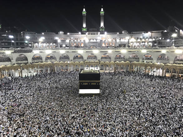 Muslim prospective Hajj pilgrims circumambulate around the Kaaba, Islam's holiest site, located in the centre of the Masjid Al Haram (Grand Mosque) in Mecca, Saudi Arabia, on Monday (Anadolu Agency photo)