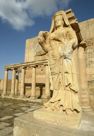 This file photo taken on April 21, 2003 shows the statue of ‘The Lady of Hatra’ at the ancient city of Hatra in the desert area in northwest Iraq between Mosul and Samarra, where the Hellenistic and Roman architecture blend with eastern decorative features (AFP photo)