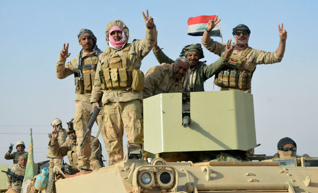 Iraqi forces show victory signs after they captured Rawa town, the last remaining town under Daesh control, Iraq, on Friday (Reuters photo)