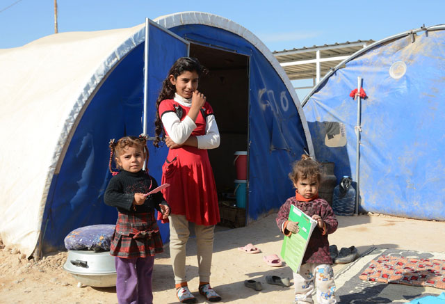 Displaced Iraqi children who fled from the city of Baiji are seen in a camp on the outskirts of the city on November 27 (AFP photo)