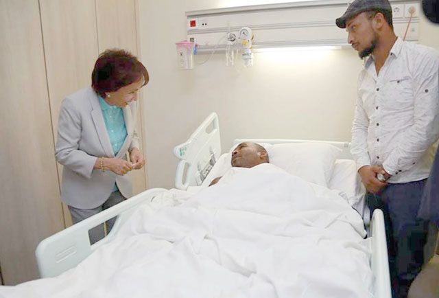  HRH Princess Basma, president of the Goodwill Campaign’s higher committee, visits a patient at a hospital, on Saturday (Petra photo)