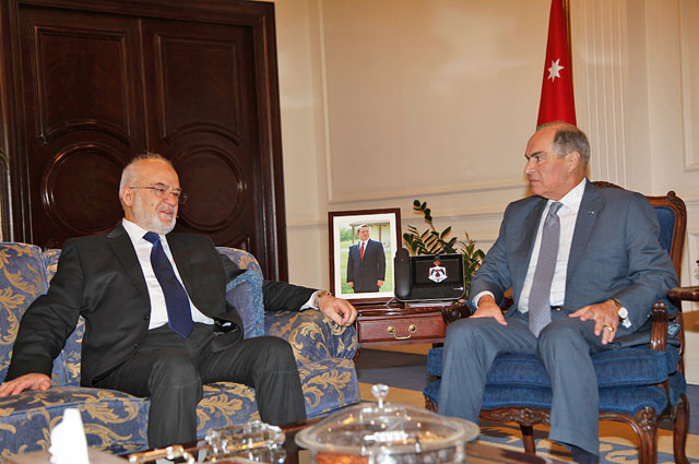 Prime Minister Hani Mulki meets Iraqi Foreign Minister Ibrahim Jaafari in Amman on Sunday (Petra photo)