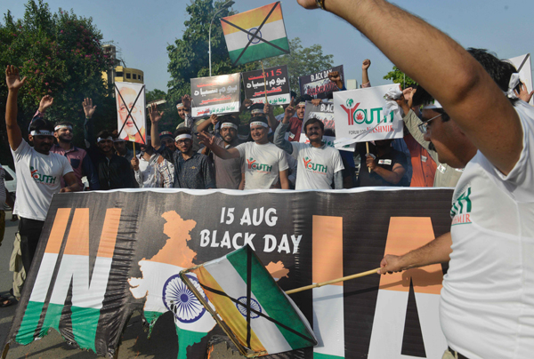 Pakistani protesters chant slogans and carry banners and placards during a demonstration on India's independence day, to show solidarity with Kashmiri Muslims in Indian-administered Kashmir, in Lahore on Monday (AFP photo)
