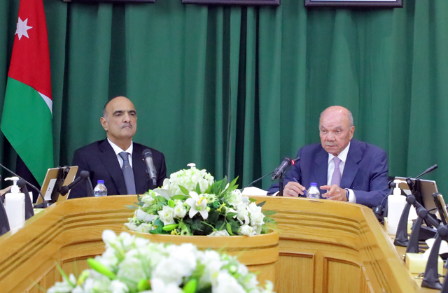 Prime Minister Bisher Al Khasawneh on Tuesday briefs members of the Upper House about the Jordanian efforts to end the war on Gaza and ensure the delivery of relief aid into the besieged strip (Petra photo)