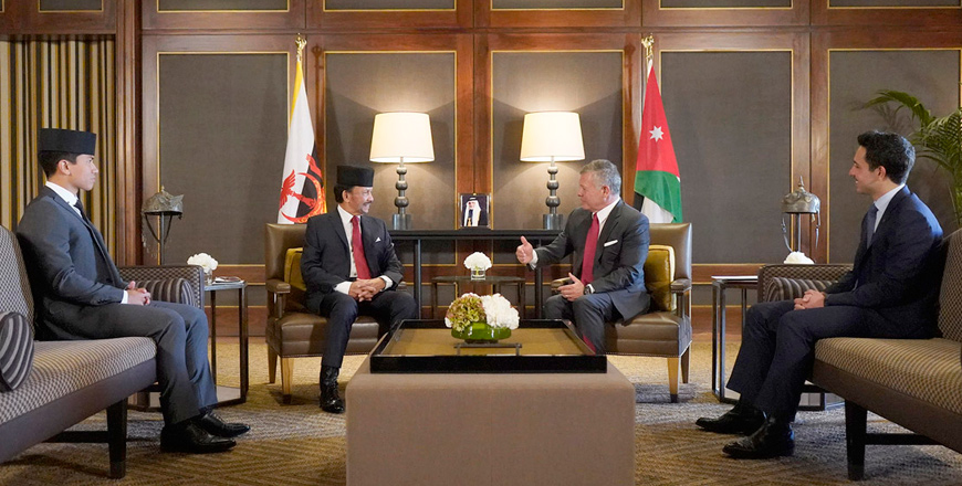 His Majesty King Abdullah meets with Sultan Haji Hassanal Bolkiah of Brunei in Amman on Thursday (Photo courtesy of Royal Court)