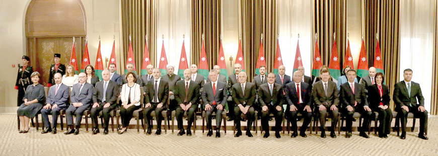 His Majesty King Abdullah poses for a group photo with the new government after the new ministers took the oath of office on Thursday  (Photo courtesy of Royal Court)