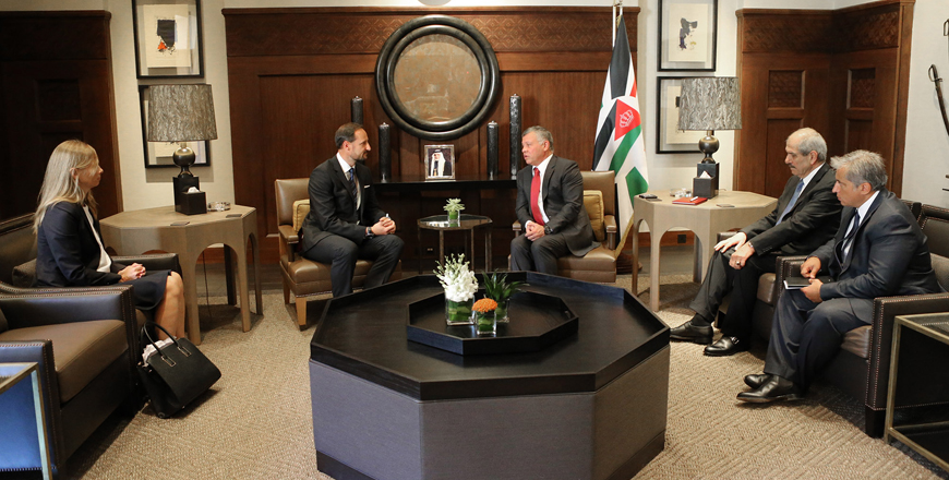 His Majesty King Abdullah meets with visiting Crown Prince of Norway Haakon in Amman on Wednesday (Photo courtesy of Royal Court)