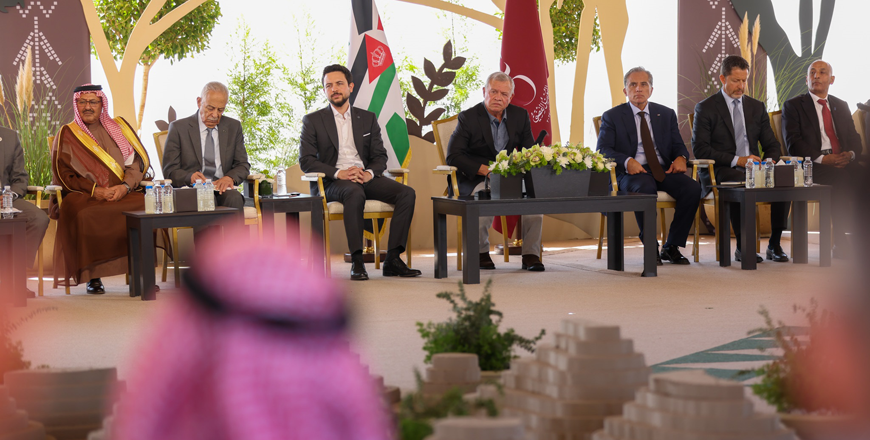 His Majesty King Abdullah on Wednesday meets with local community leaders and figures from Tafileh, where he expresses pride in the southern governorate and its people. During the meeting, attended by HRH Crown Prince Hussein, His Majesty stresses the importance of benefiting from opportunities in tourism and agriculture in Tafileh (Photo courtesy of Royal Court)