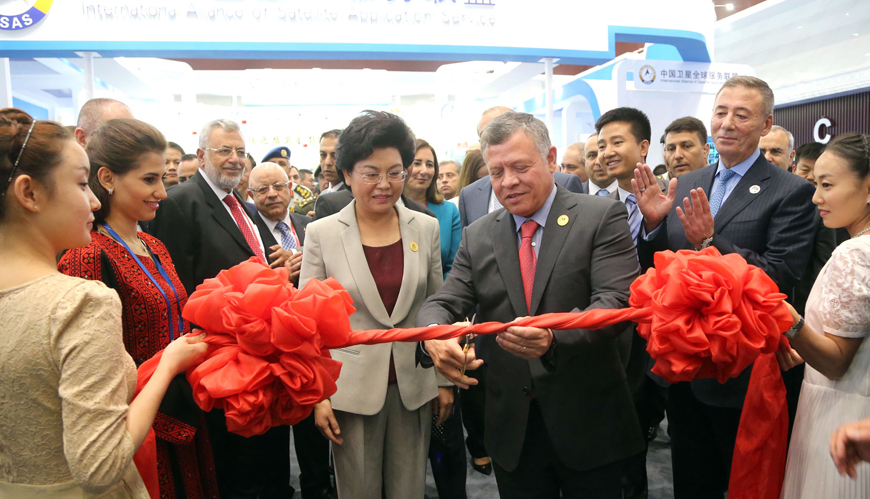His Majesty King Abdullah opens the Jordanian pavilion at the 2015 China-Arab States Expo in Yinchuan,  China, on Thursday (Photo courtesy of Royal Court)  