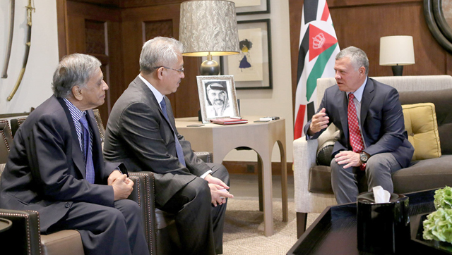 His Majesty King Abdullah meets with a delegation from the sovereign wealth fund of the government of Malaysia at Al Husseiniya Palace, on Wednesday (Photo courtesy of Royal Court)