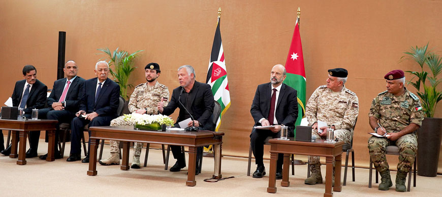 His Majesty King Abdullah, accompanied by HRH Crown Prince Hussein, meets with representatives and leading figures from Abbad tribes at the Royal Hashemite Court on Monday, as part of the Basman Forum meetings (Photo courtesy of Royal Court)