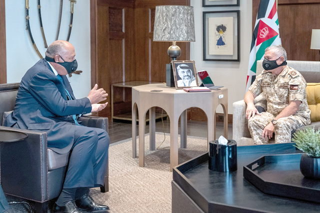 His Majesty King Abdullah receives Egyptian Foreign Minister Sameh Shoukry at Al Husseiniya Palace on Sunday (Photo courtesy of Royal Court)
