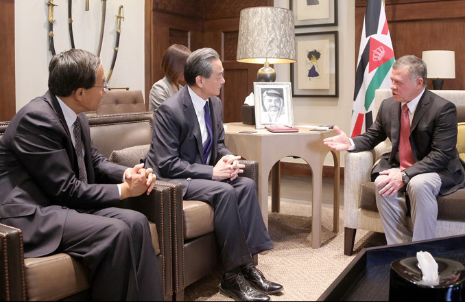  His Majesty King Abdullah meets with Chinese Foreign Minister Wang Yi in Amman on Thursday (Photo courtesy of Royal Court)