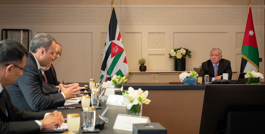  His Majesty King Abdullah meets representatives of the textile industry and stresses the importance of the sector in employment, bolstering economic growth and increasing exports (Photo courtesy of Royal Court)