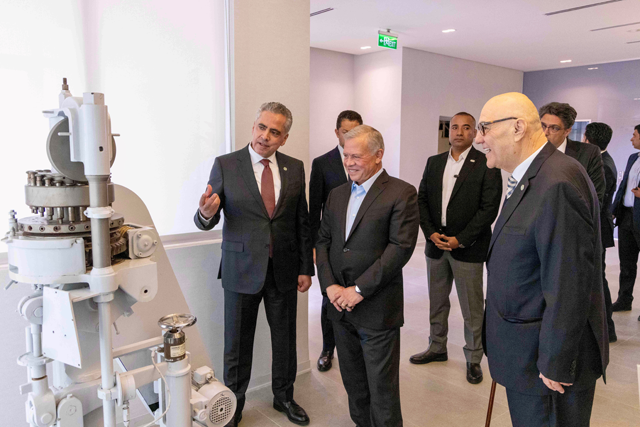  His Majesty King Abdullah visits Dar Aldawacompanyon the occasion of its 50th anniversary. The pharmaceutical company exports its products to more than 40 countries (Photo courtesy of Royal Court)
