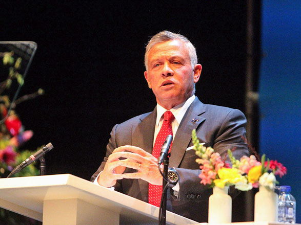 His Majesty King Abdullah delivers a speech at a meeting with around 300 Dutch and international students participating in the World Class The Hague programme in The Hague on Tuesday (Photo courtesy of Royal Court)