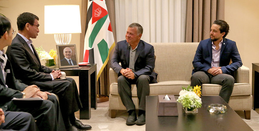 His Majesty King Abdullah, accompanied by HRH Crown Prince Hussein, meets with Japanese Foreign Minister Taro Kono in Aqaba on Saturday (Photo courtesy of Royal Court)