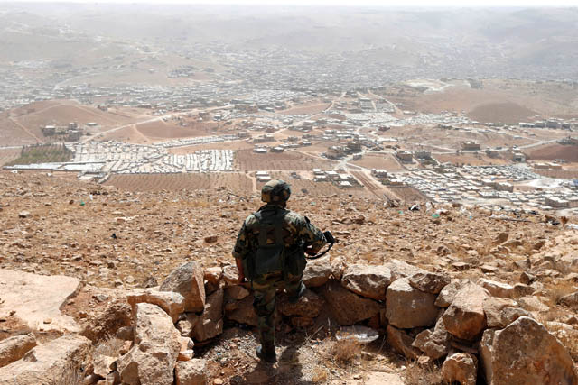 A Lebanese soldier carries his weapon as he stands at an army post in the hills above the Lebanese town of Arsal, near the border with Syria, Lebanon, September 21, 2016 (Reuters photo)