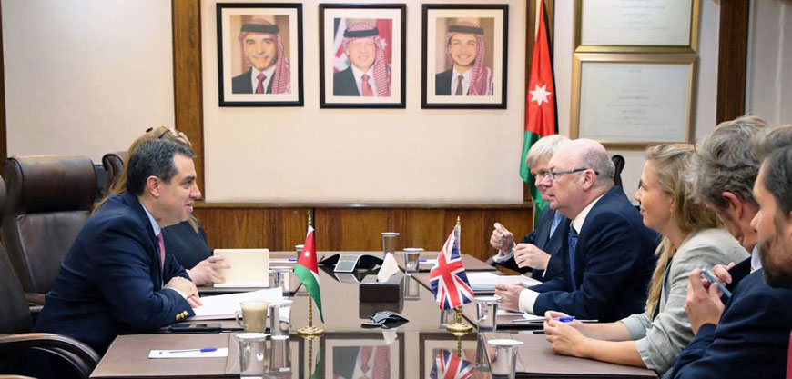 Minister of Planning in the caretaker government Imad Fakhoury and UK Minister of State for International Development Alistair Burt meet in Amman, on Monday  (Photo courtesy of Planning Ministry)