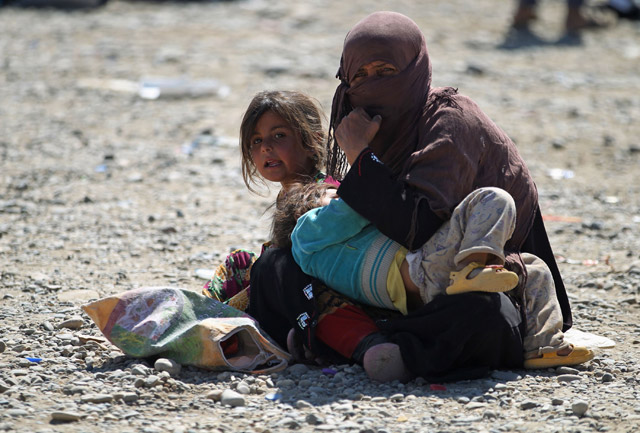 Displaced Iraqis sit at the Hammam Al Alil camp for internally displaced people south of Mosul, on Thursday, as government forces continue their offensive to retake the city of Mosul from the Daesh extremists (AFP photo)