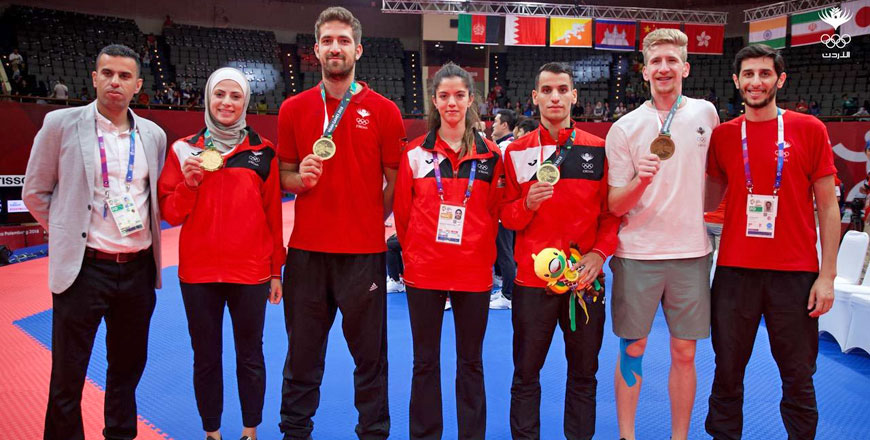 Hamzah Qattan (3rd from left) posing for a group photo during the 18th Asian Games held recently in Indonesia (Photo courtesy of Jordan Olympic Committee)
