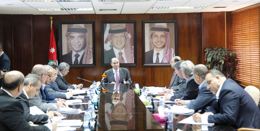 Prime Minister Hani Mulki discusses the water situation in Jordan with officials at the Ministry of Water and Irrigation on Wednesday (Petra photo)
