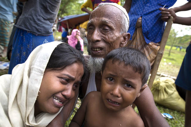 Rohingya people weep near the Bangladesh-Myanmar border as they are being restricted by the Members of Border Guard Bangladesh in Gumdum area while they are trying to pusb-back them in Cox's Bazar, Bangladesh, on Monday (Anadolu Agency photo)
